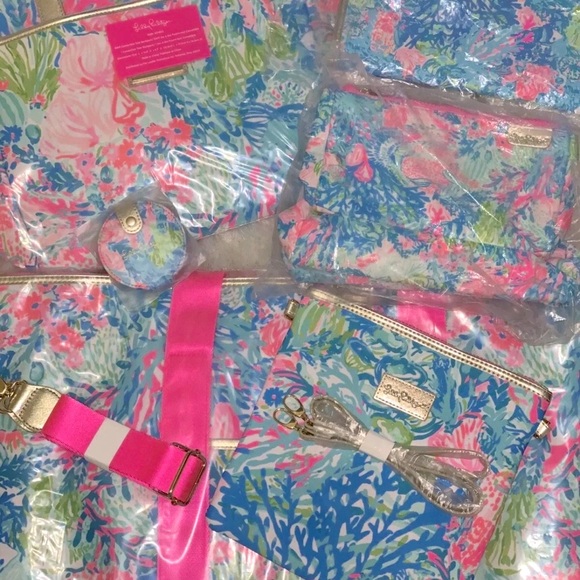 NEW 👀LILLY PULITZER FISHED MY WISH CARRY-ON DUFFLE 6 PC SET BACKPACK & MORE 👀 - Picture 6 of 12